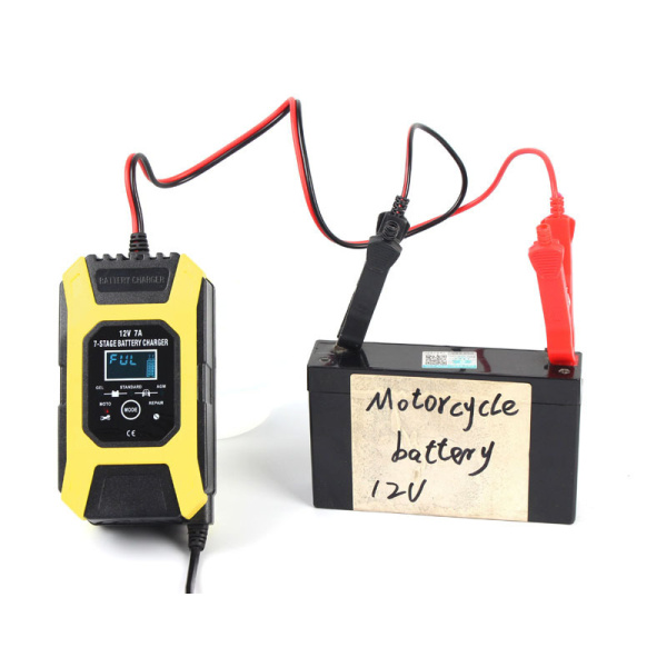 FBC1207D Зарядное устройство  7A 12V